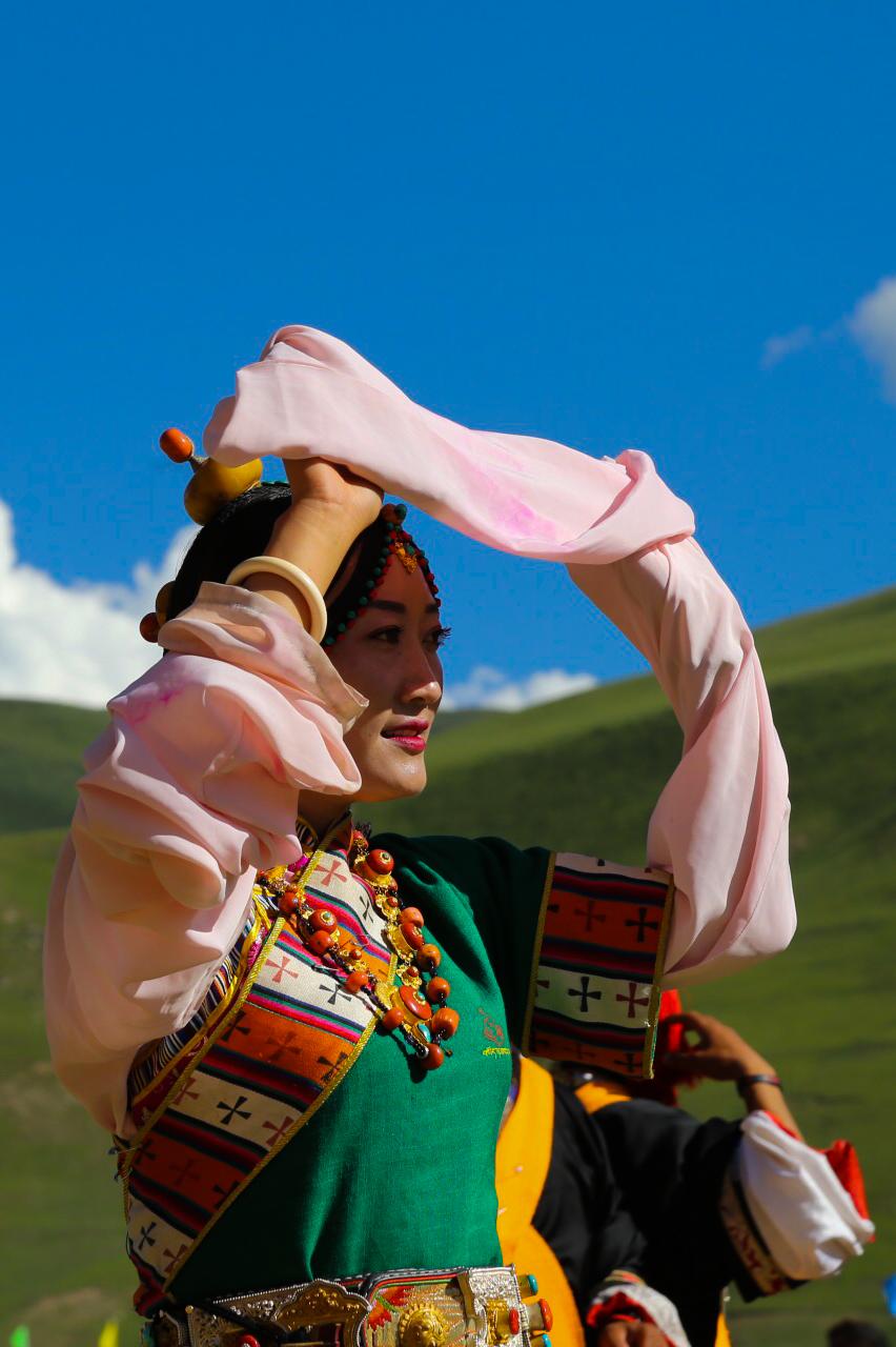"高原天堂 风情康巴"康巴服饰摄影大赛