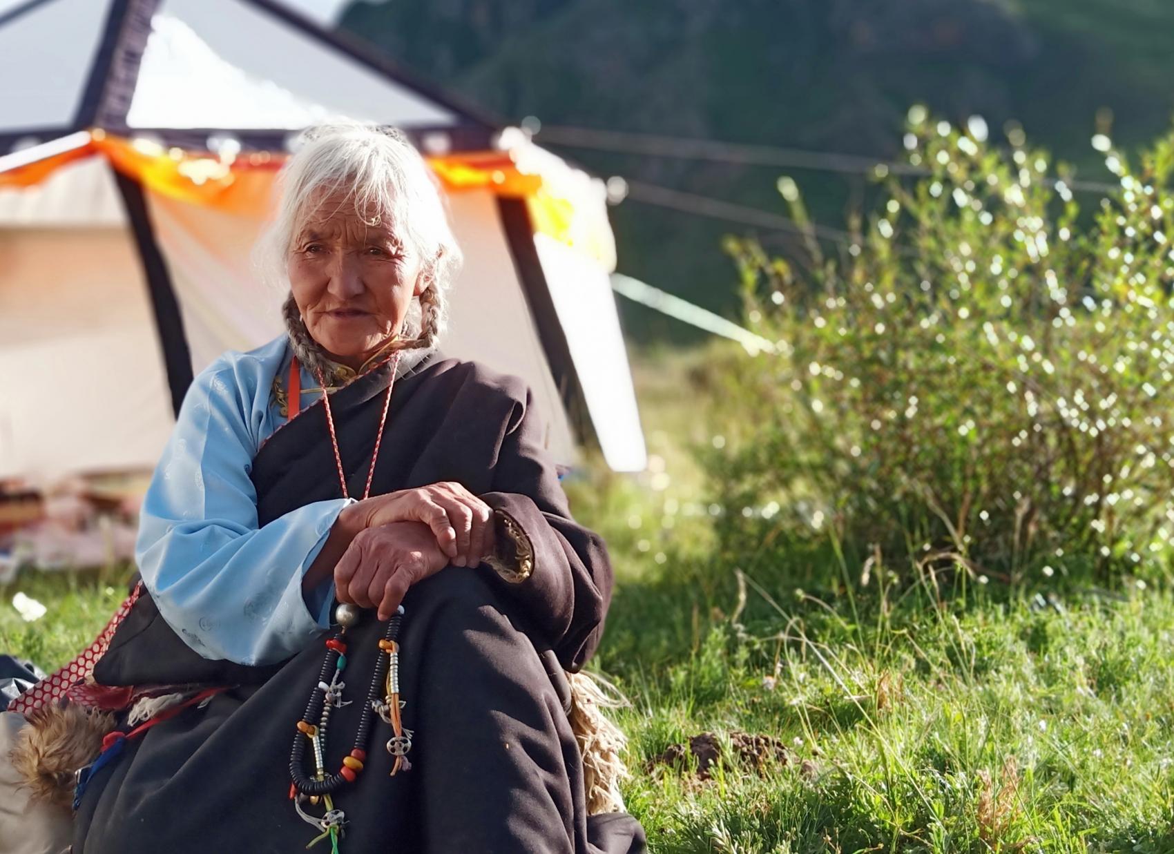 "高原天堂 风情康巴"康巴服饰摄影大赛