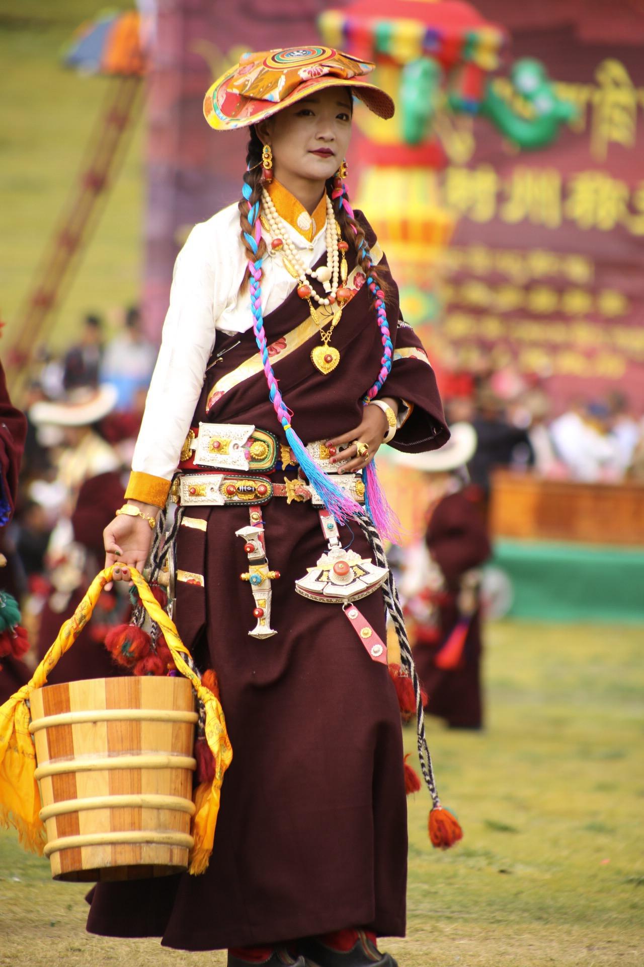 "高原天堂 风情康巴"康巴服饰摄影大赛