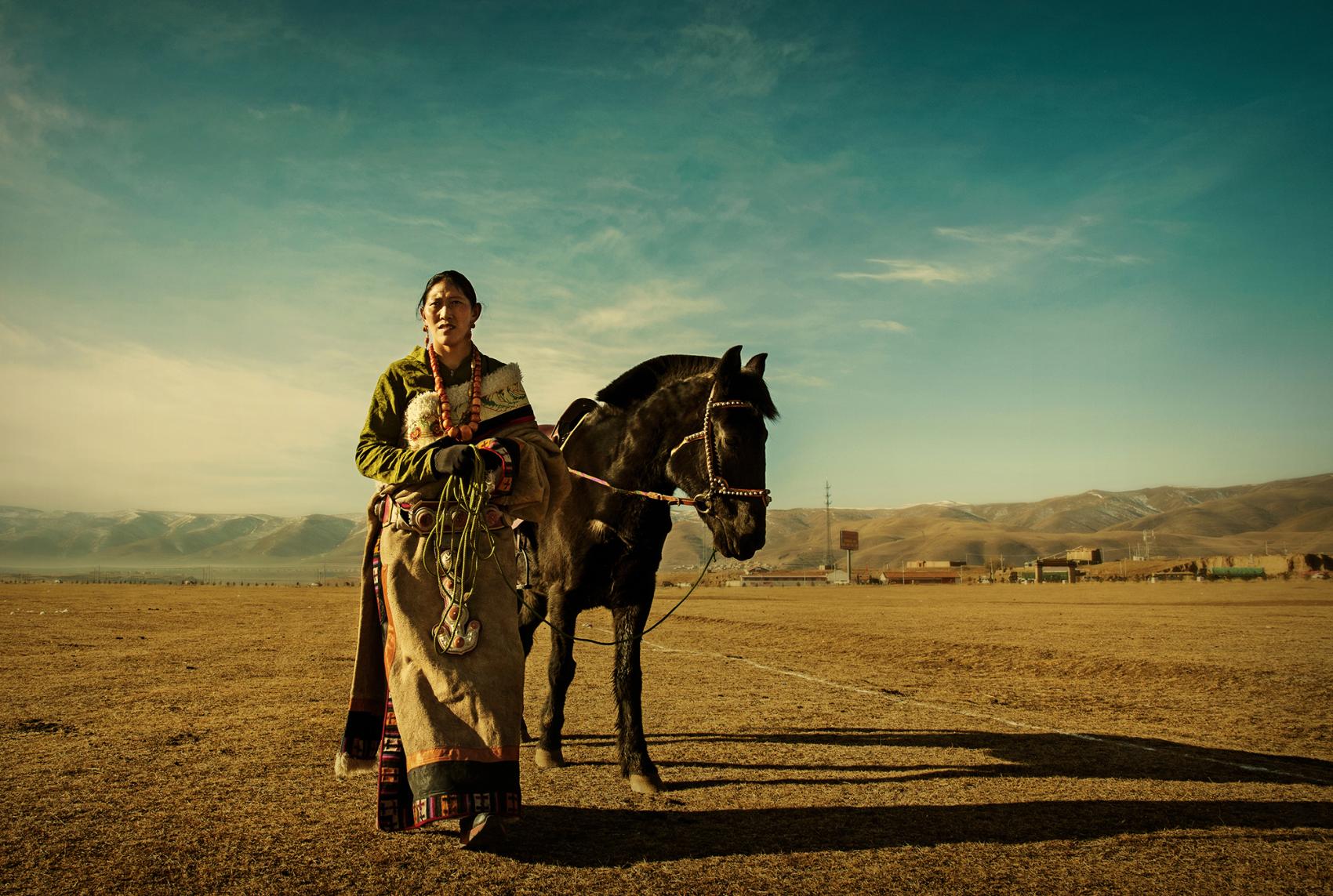 "高原天堂 风情康巴"康巴服饰摄影大赛